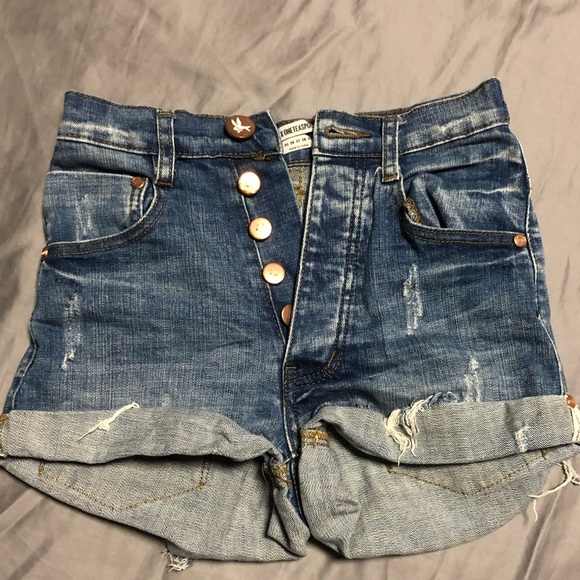 One teaspoon shorts - Picture 2 of 3